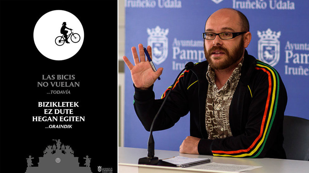 El cartel del Día Internacional de la Bicicleta junto al concejal de Movilidad y Ecología Urbana de Pamplona, Armando Cuenca.