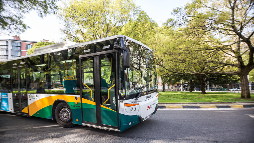 Apertura del servicio gratuito de autobús urbano que conecta el aparcamiento disuasorio de Trinitarios con el centro de Pamplona (038). IÑIGO ALZUGARAY