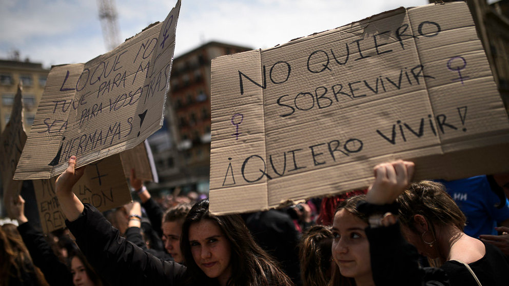Multitudinaria manifestación en Pamplona en protesta por la sentencia de La Manada. PABLO LASAOSA 19