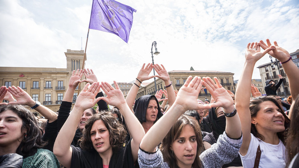 Multitudinaria manifestación convocada por el movimiento feminista en contra de la sentencia del caso de violación de 'La Manada' (56). IÑIGO ALZUGARAY