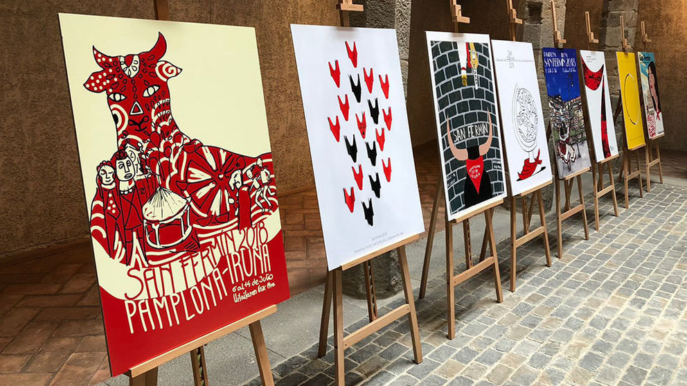 Imagen de los ocho carteles finalistas para anunciar las fiestas de San Fermín de 2018. PABLO LASAOSA