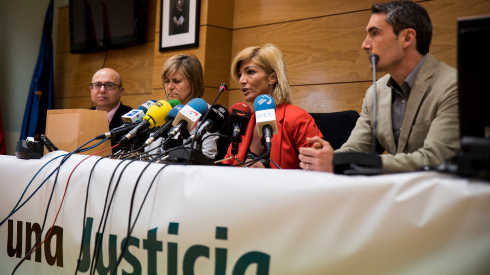 Jueza decana de Pamplona y los delegados valoran el desarrollo de la huelga. MIGUEL SANTIAGO03