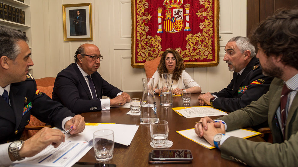 El director General de la Policía Nacional, Germán López, mantiene una reunión con la delegada del Gobierno, Carmen Alba, durante su visita a Navarra (14). IÑIGO ALZUGARAY