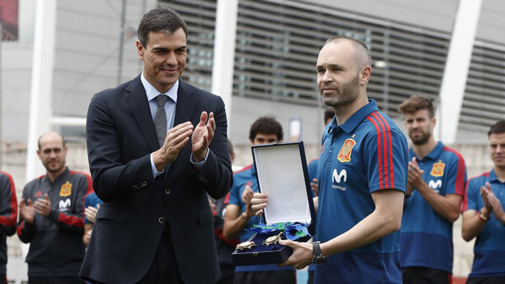 Andrés Iniesta ha recibido este martes la Gran Cruz de la Real Orden del Mérito Deportivo SEFUTBOL