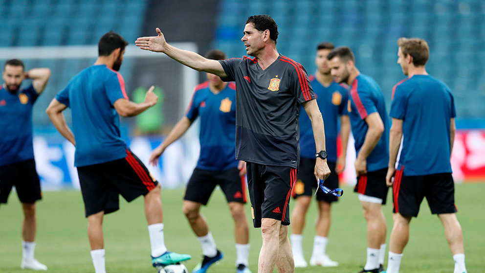 SPB03. Sochi (Russian Federation), 14/06/2018.- Spain&#39;s new head coach Fernando Hierro attends a training session at Fisht Stadium in Sochi, Russia, 14 June 2018. Spain will face Portugal in the FIFA World Cup 2018 Group B preliminary round soccer match on 15 June 2018.