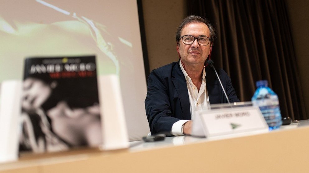 El escritor Javier Moro presenta 'Mi pecado, premio Primavera de Novela 2018. MIGUEL OSÉS (5)