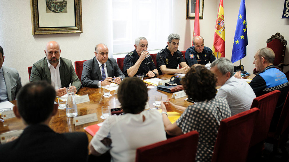 Junta de Seguridad sobre San Fermín en la delegación de gobierno de Navarra. MIGUEL OSÉS (1)