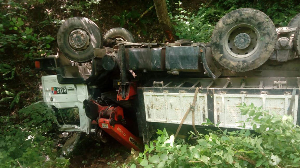 Camión accidentado en Valcarlos BOMBEROS DE NAVARRA