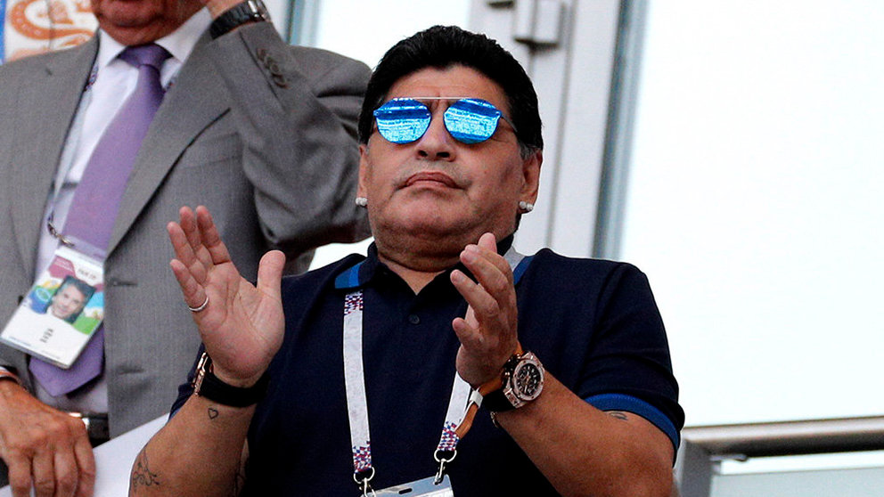 Kazan (Russian Federation), 30/06/2018.- Argentinian soccer legend Diego Maradona during the FIFA World Cup 2018 round of 16 soccer match between France and Argentina in Kazan, Russia, 30 June 2018. (RESTRICTIONS APPLY: Editorial Use Only, not used in association with any commercial entity - Images must not be used in any form of alert service or push service of any kind including via mobile alert services, downloads to mobile devices or MMS messaging - Images must appear as still images and must not emulate match action video footage - No alteration is made to, and no text or image is superimposed over, any published image which: (a) intentionally obscures or removes a sponsor identification image; or (b) adds or overlays the commercial identification of any third party which is not officially associated with the FIFA World Cup) (Mundial de Fútbol, Rusia, Francia) EFE/EPA/SERGEY DOLZHENKO EDITORIAL USE ONLY EDITORIAL USE ONLY EPA-EFE/SERGEY DOLZHENKO EDITORIAL USE ONLY EDITORIAL USE ONLY EDITORIAL USE ONLY