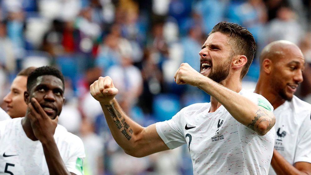 Nizhny Novgorod (Russian Federation), 06/07/2018.- Olivier Giroud (C) of France celebrates after winning the FIFA World Cup 2018 quarter final soccer match between Uruguay and France in Nizhny Novgorod, Russia, 06 July 2018. (RESTRICTIONS APPLY: Editorial Use Only, not used in association with any commercial entity - Images must not be used in any form of alert service or push service of any kind including via mobile alert services, downloads to mobile devices or MMS messaging - Images must appear as still images and must not emulate match action video footage - No alteration is made to, and no text or image is superimposed over, any published image which: (a) intentionally obscures or removes a sponsor identification image; or (b) adds or overlays the commercial identification of any third party which is not officially associated with the FIFA World Cup) (Mundial de Fútbol, Rusia, Francia) EFE/EPA/FRANCK ROBICHON EDITORIAL USE ONLY
