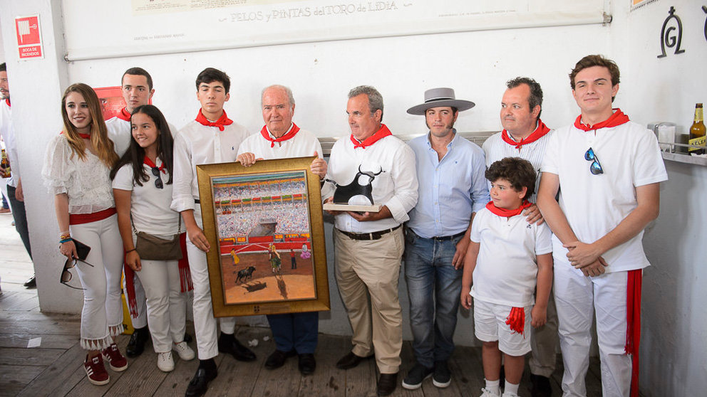 Entrega del Premio Carriquiri y premio Feria del Toro a la corrida de Victoriano del Río lidiada en 2017. PABLO LASAOSA (11)