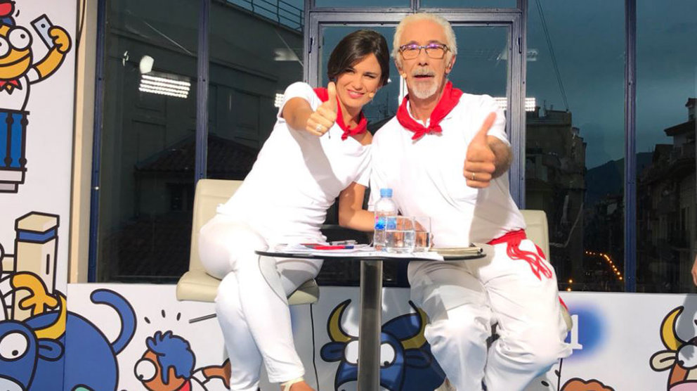 Javier Solano y Elena Sánchez, presentadores de TVE.