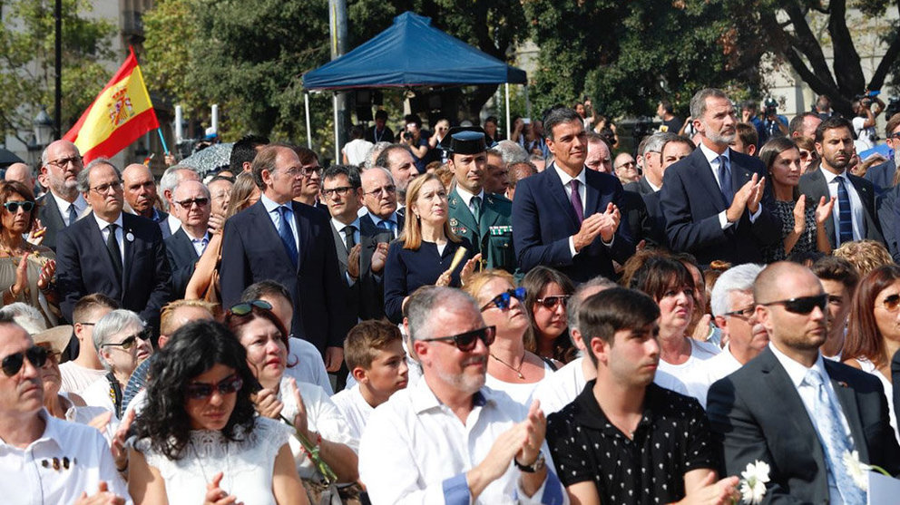 Felipe VI, Rey de España, y Pedro Sánchez, presidente del Gobierno, durante el homenaje a las víctimas del atentado de Barcelona CASA DE S.M. EL REY