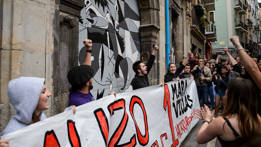 Cientos de personas se manifiestan en Pamplona a favor del _gaztetxe Maravillas_, desalojado el 17 de agosto de 2018. PABLO LASAOSA 10