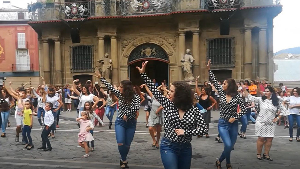 Flash Mob de Flamenco On Fire en la plaza del Ayuntamiento.