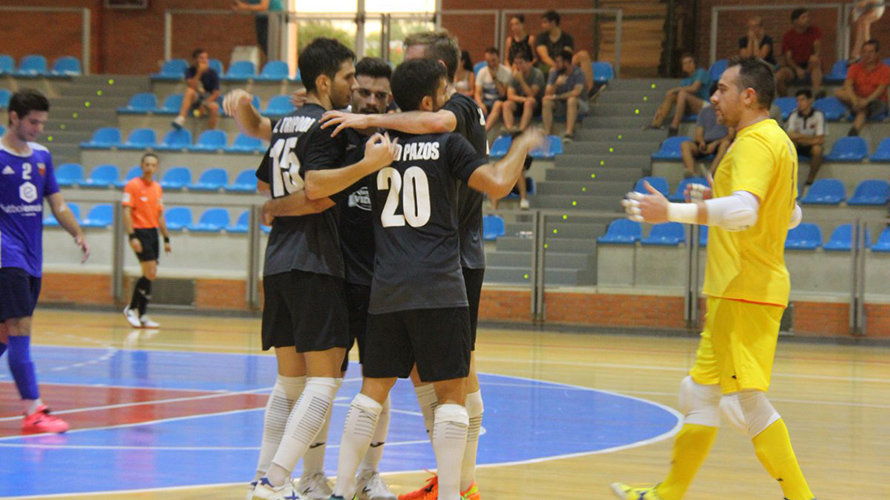 Los jugadores de Aspil Vidal celebran un gol. Ribera Navarra.