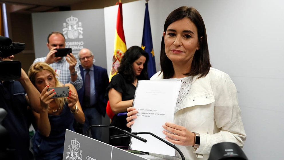 La ministra de Sanidad, Consumo y Bienestar Social, Carmen Montón, ha negado hoy irregularidades en la obtención de su máster sobre estudios de género. EFE/Fernando Alvarado