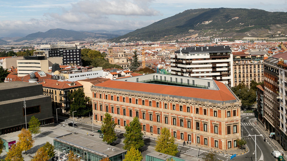 Vista del Parlamento de Navarra en Pamplona (01). IÑIGO ALZUGARAY