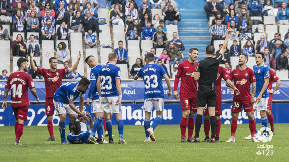 Expulsión de Lillo en el partido Oviedo - Osasuna. La Liga.