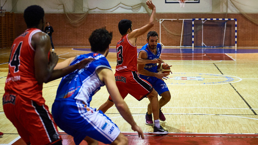 FNB Ardoi Basket - La Gallofa en el Pabellón de Zizur Mayor. MIGUEL OSÉS 14