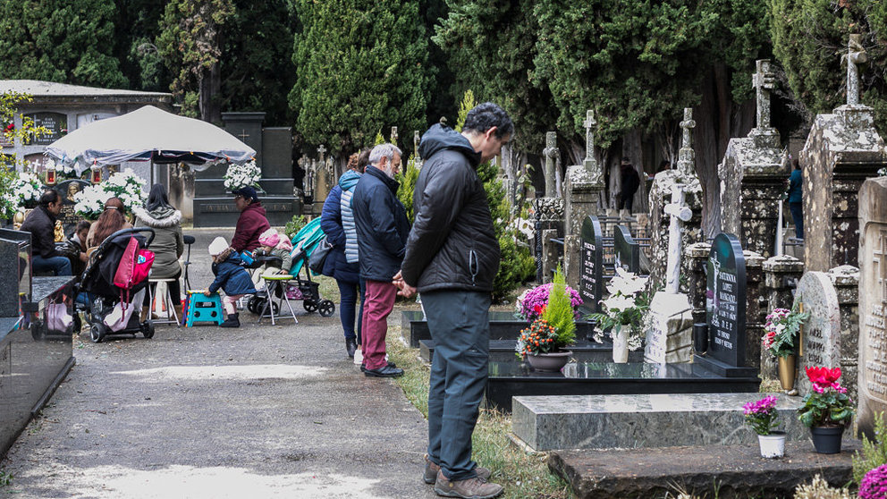 Cementerio Municipal de San José de Pamplona en el día de Todos los Santos (36). IÑIGO ALZUGARAY