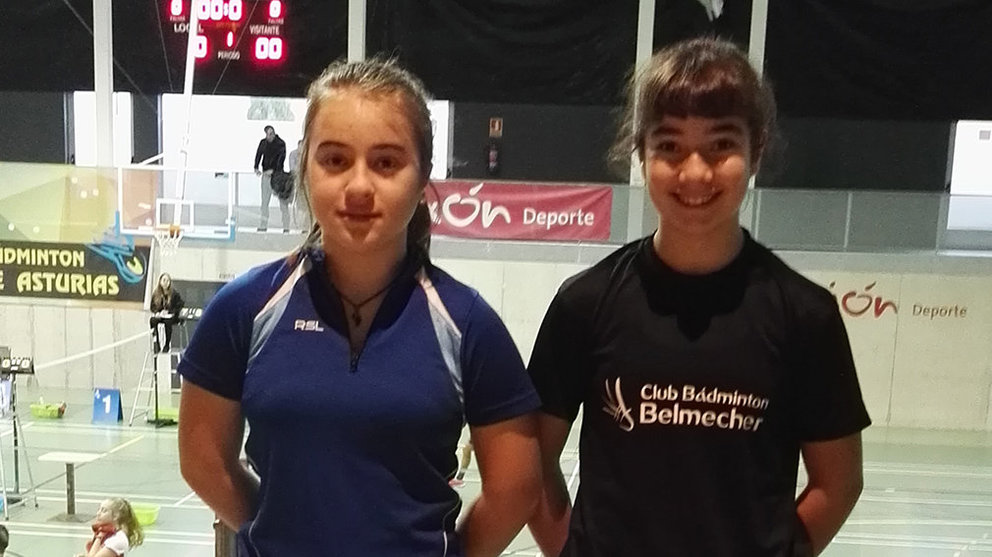 Carla cantero y Marta Bujanda en el torneo de bádminton disputado en Gijón. Cedida.