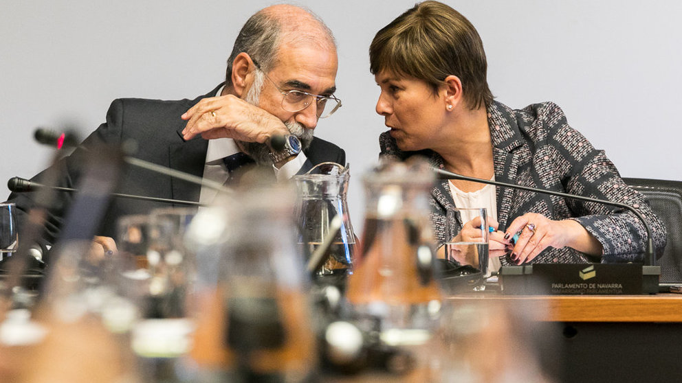  La presidenta del Gobierno de Navarra, Uxue Barkos, y el consejero de Salud, Fernando Domínguez, comparecen en comisión parlamentaria (17). IÑIGO ALZUGARAY