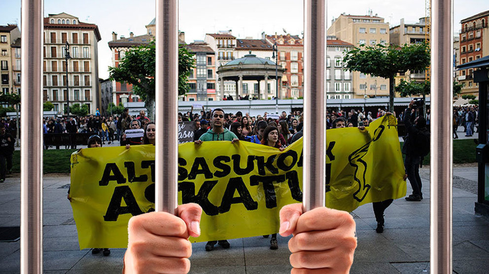 Fotomontaje de una concentración de apoyo a los condenados por la agresión de Alsasua en la Plaza del Castillo. NAVARRACOM