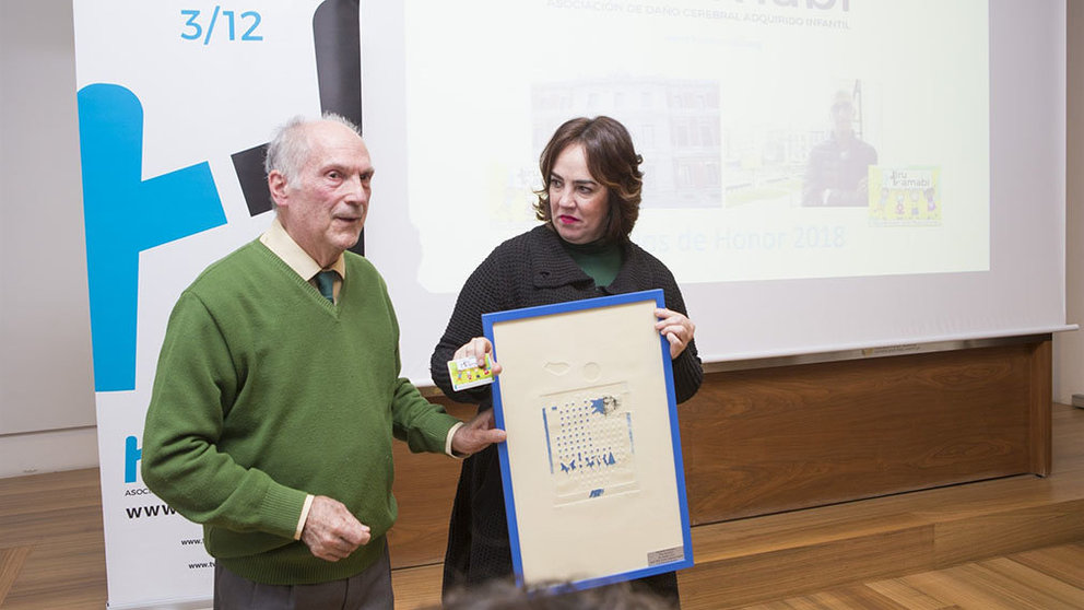Ainhoa Aznárez y Javier Tirapu, reconocidos por la asociación Hiru Hamabi