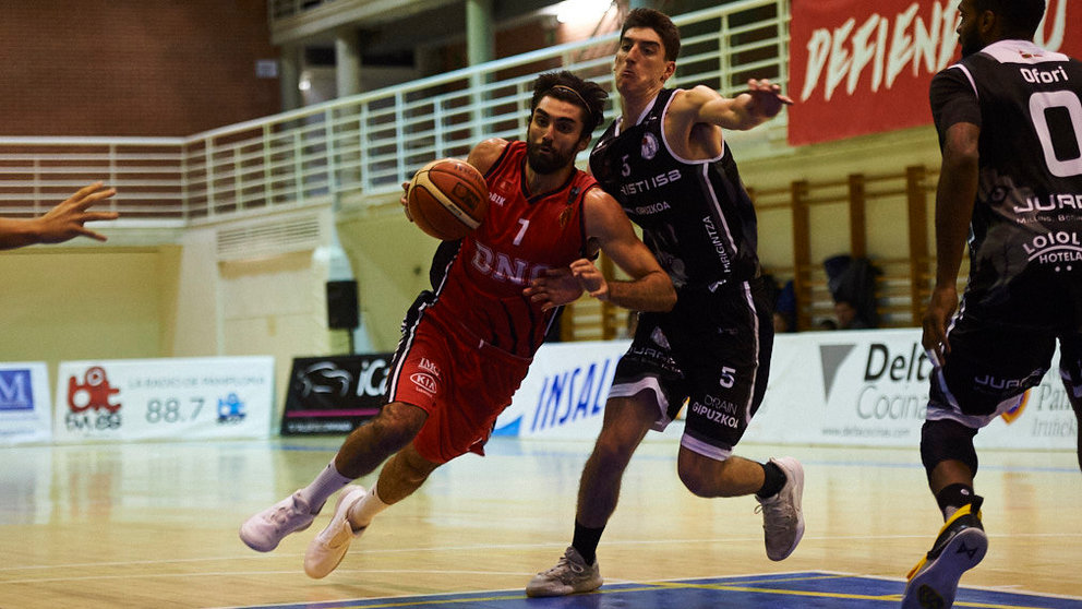 El Basket Navarra se enfrenta al Iraurgi Juaristi en Arrosadia. MIGUEL OSÉS 12