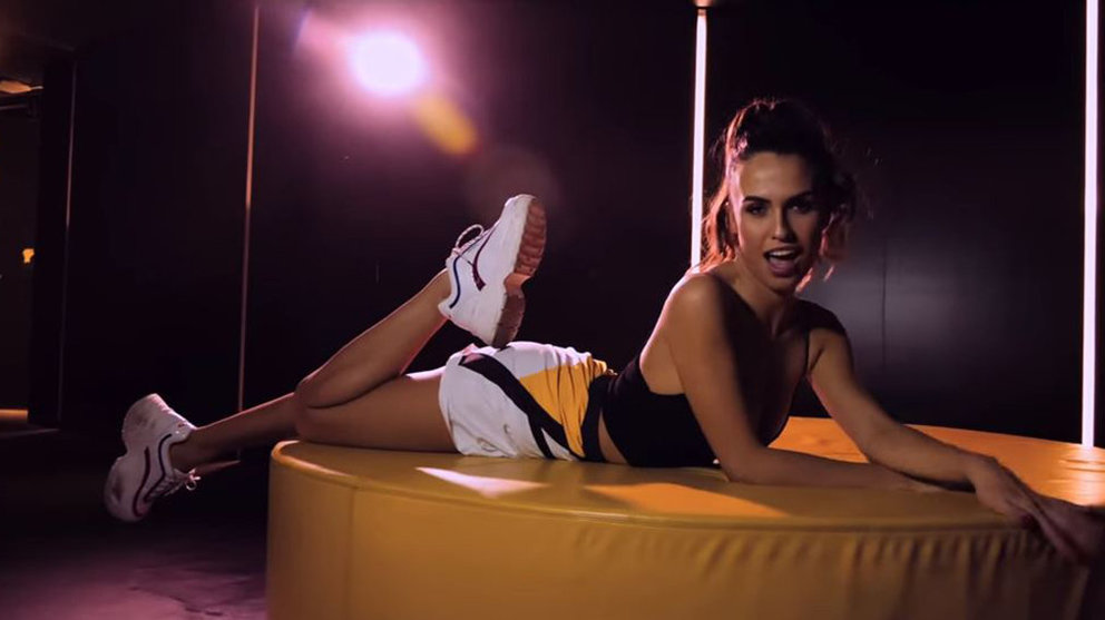 Una de las imágenes del videoclip del primer single de la pamplonesa Sofía Suescun, Muévelo YOUTUBE 1