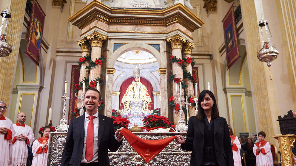 Primera misa de la escalera del 2019 en la que se ha homenajeado a la Pamplonesa y a la cual ha asistido la cofradía de San Saturnino. MIGUEL OSÉS 4