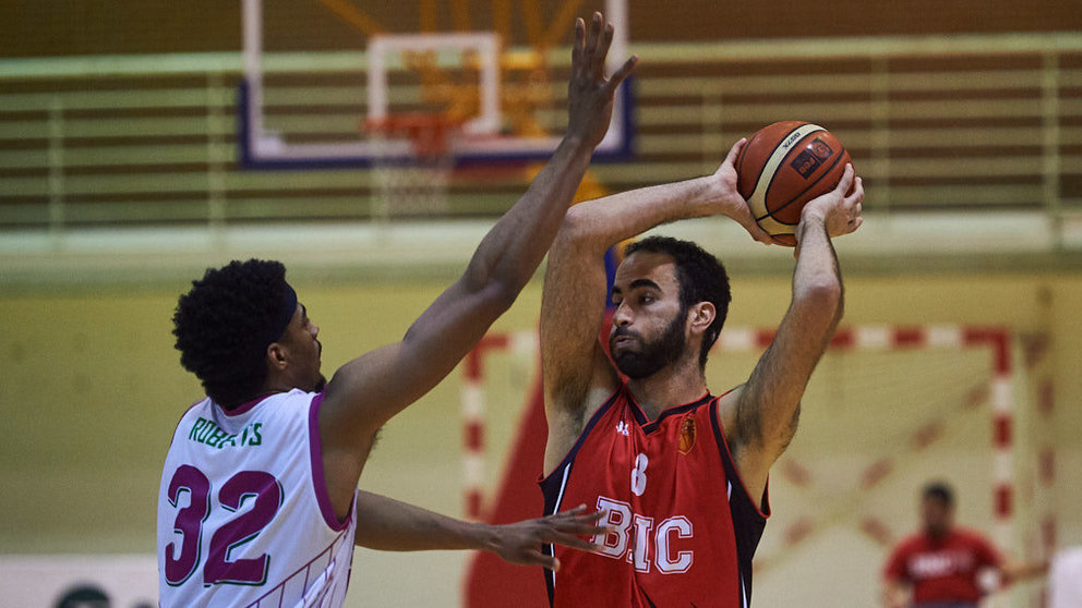 El Basket Navarra vuelve a vencer en Arrosadia. MIGUEL OSÉS 1