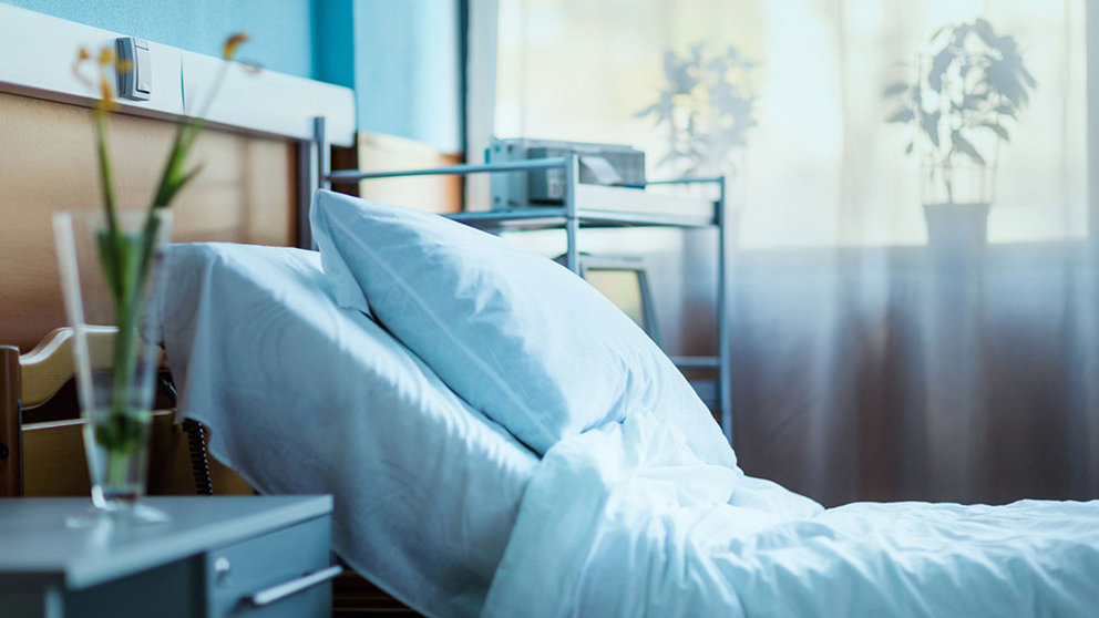 Imagen de una cama enla habitación de un hospital preparada para el ingreso de un nuevo paciente ARCHIVO