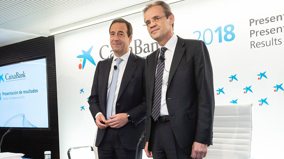 De izquierda a derecha, Gonzalo Gortázar y Jordi Gual, consejero delegado y presidente de CaixaBank, presentan el balance de la entidad en 2018 Foto CAIXABANK