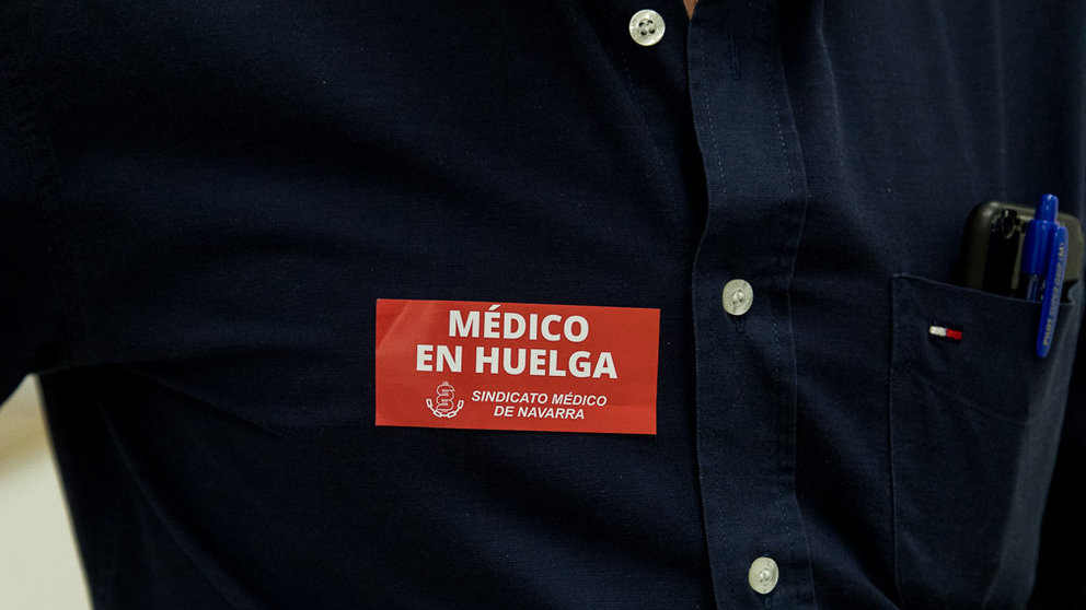 Segunda jornada de huelga de los médicos del Servicio Navarro de Salud-Osasunbidea para reivindicar una mejora de la relación médico-paciente y de sus condiciones laborales. IÑIGO ALZUGARAY (16)