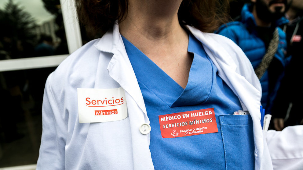 Segunda jornada de huelga de los médicos del Servicio Navarro de Salud-Osasunbidea para reivindicar una mejora de la relación médico-paciente y de sus condiciones laborales. IÑIGO ALZUGARAY (27)