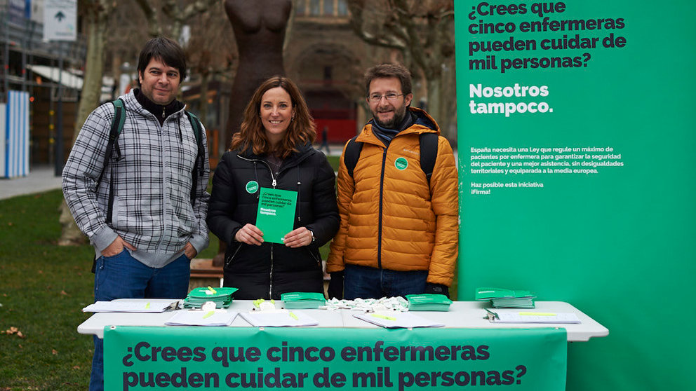 El sindicato de enfermería Satse recoge firmas en Pamplona para presentar una iniciativa en el Congreso sobre número máximo de pacientes PABLO LASAOSA 