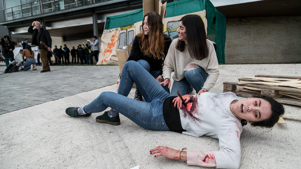 Simulacro del descarrilamiento de un tren, realizado en la Universidad de Navarra dentro de las Jornadas Interactivas de Cirugía para Estudiantes (03). IÑIGO ALZUGARAY