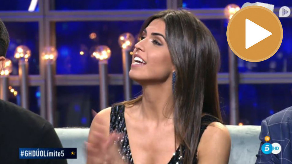 La pamplonesa Sofía Suescun aplaude desde el plató de GH DÚO, donde comenta las galas tras convertirse en la cuarta expulsada del reality show TELECINCO1
