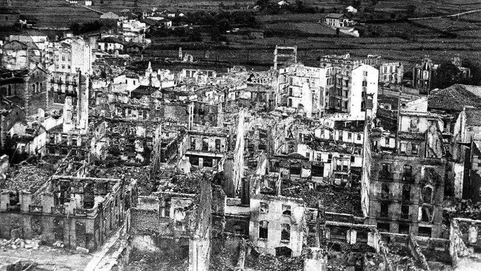 Vista aérea de las ruinas de Guernica tras el bombardeo..