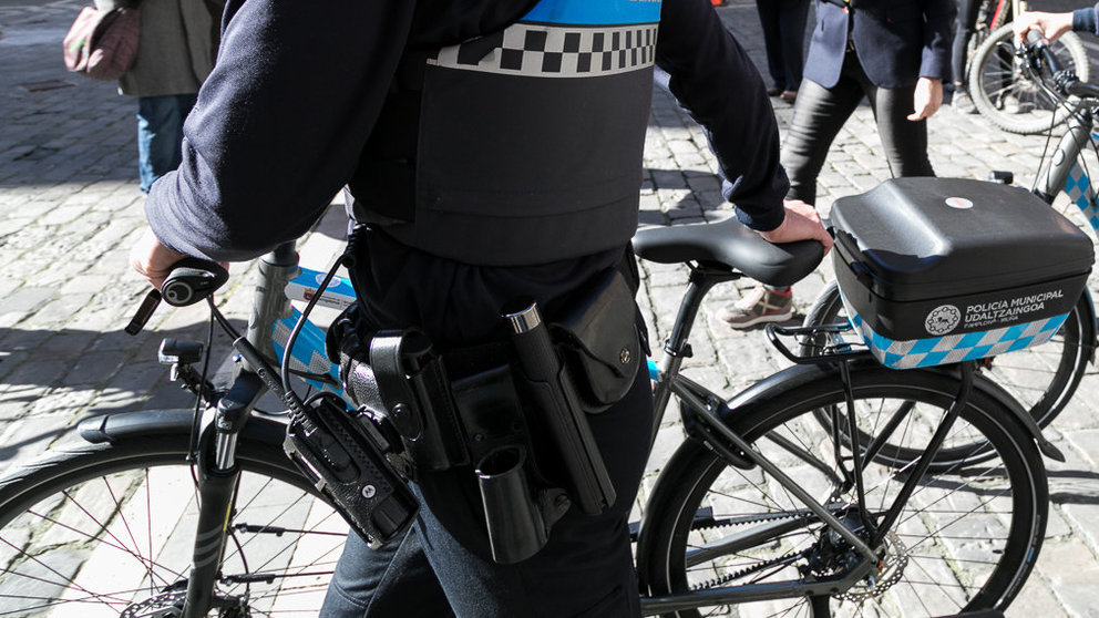 Presentación de la nueva patrulla en bicicleta de la Policía Municipal de Pamplona (04). IÑIGO ALZUGARAY