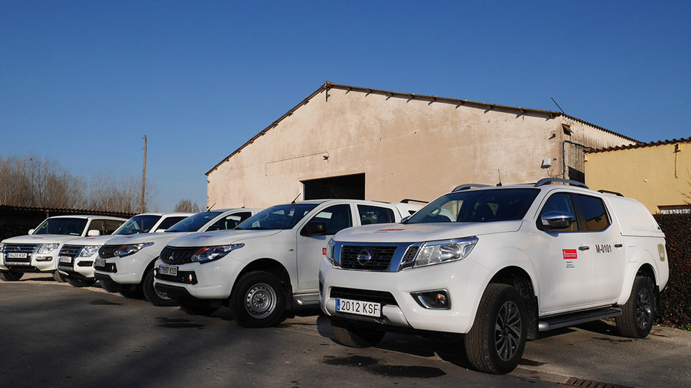 Los nuevos vehículos, en el parking de la sede de la demarcación central en la finca de Miluze en Pamplona. GOBIERNO DE NAVARRA