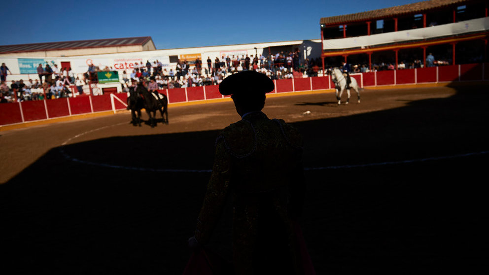 Pérez Langa, El Cid y el navarro Javier Marín durante la corrida de toros en las fiestas de San Raimundo de Fitero. PABLO LASAOSA 04