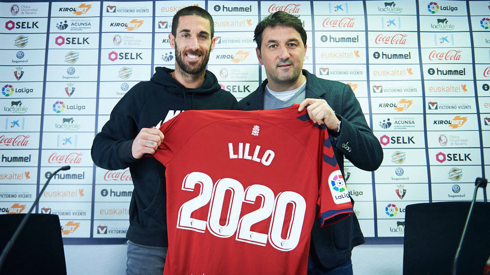 El jugador de Osasuna, Lillo, renueva hasta 2020 con la entidad rojilla. PABLO LASAOSA