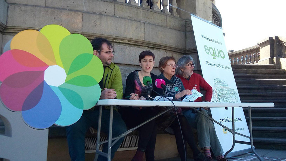 Rueda de prensa de Aranzadi y Equo en la Plaza del Castillo de Pamplona EUROPA PRESS