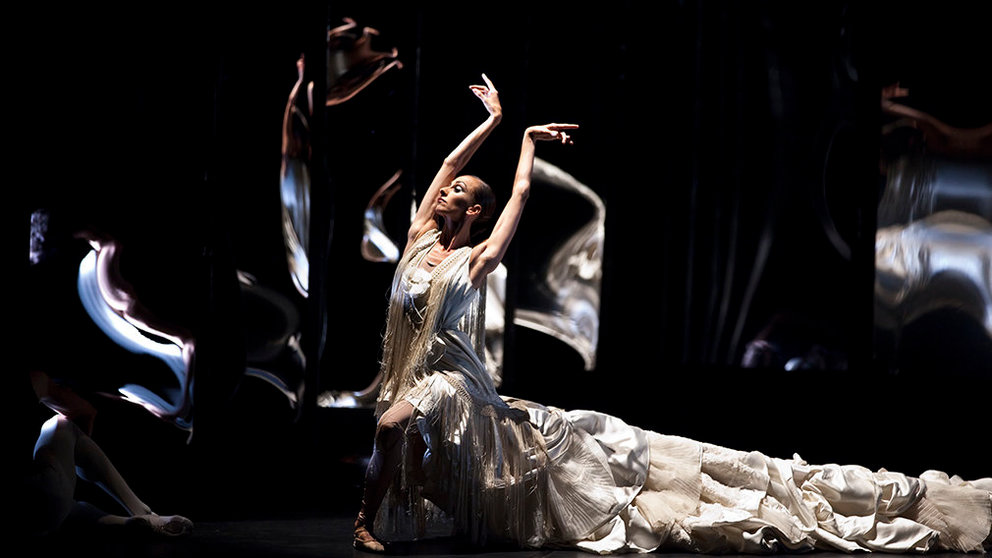 Imagen del ballet Víctor Ullate en uno de los números con los que celebra sus 30 años sobre los escenarios Foto BALUARTE