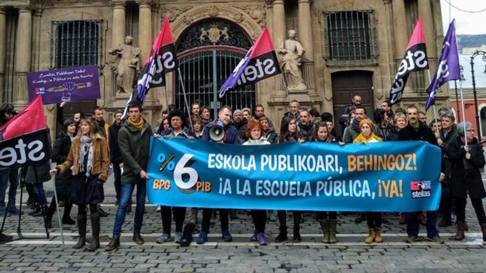 Protesta del sindicato Steilas en la plaza del Ayuntamiento de Pamplona EUROPA PRESS