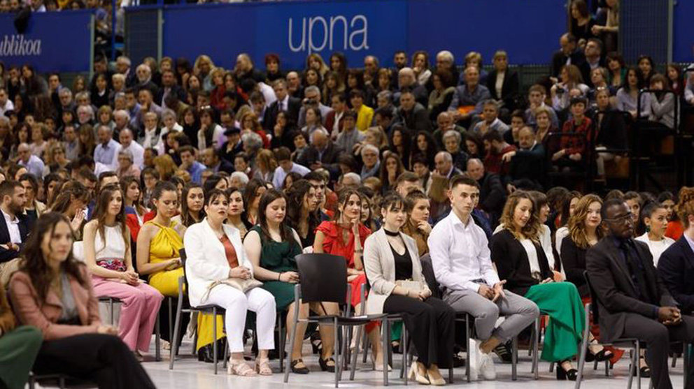 Estudiantes de la UPNA en la graduación de la facultad de Ciencias Humanas y Sociales UPNA