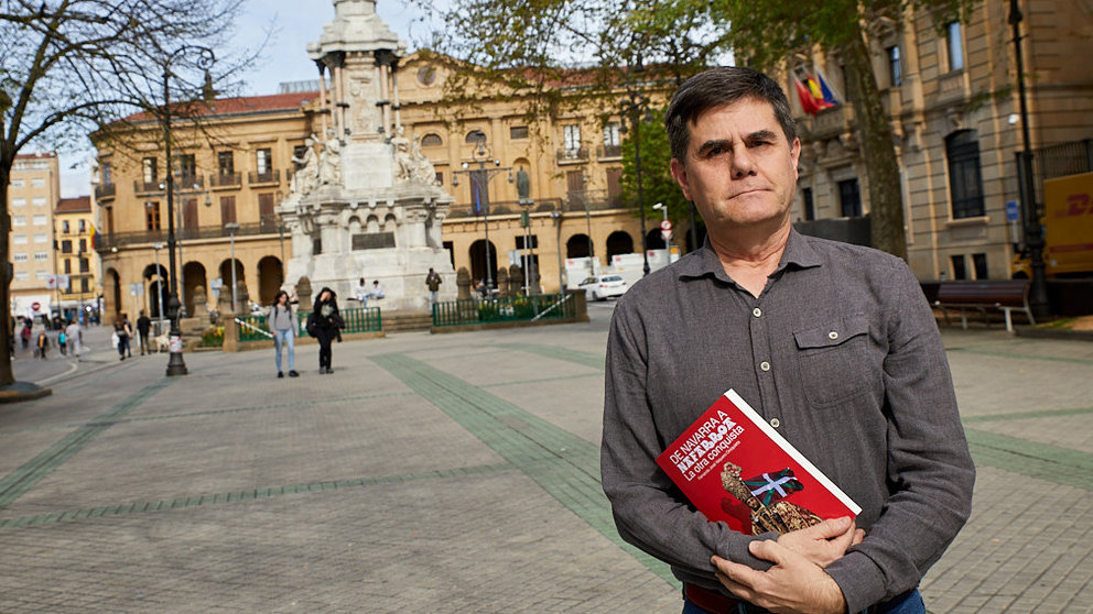 Fernando Vaquero, autor del libro 'De Navarra a Nafarroa, la otra conquista' (01). IÑIGO ALZUGARAY